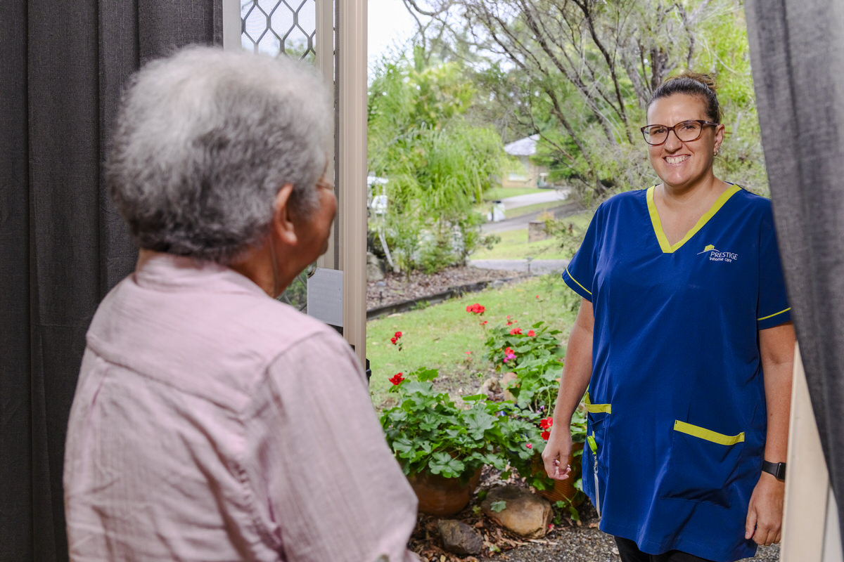 5 Reasons To Become A Home Care Worker featured image